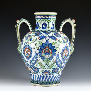 Grande vaso com duas alças e motivos florais em estilo Iznik - Manufatura Cantagalli, final do século XIX